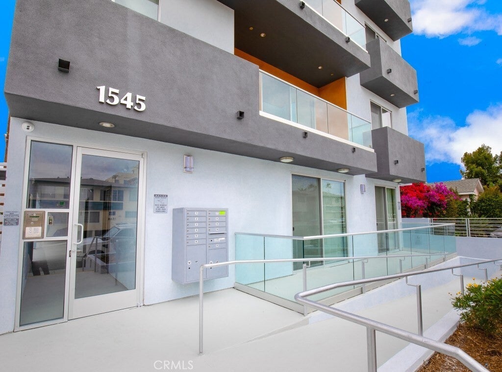 1545 S Fairfax