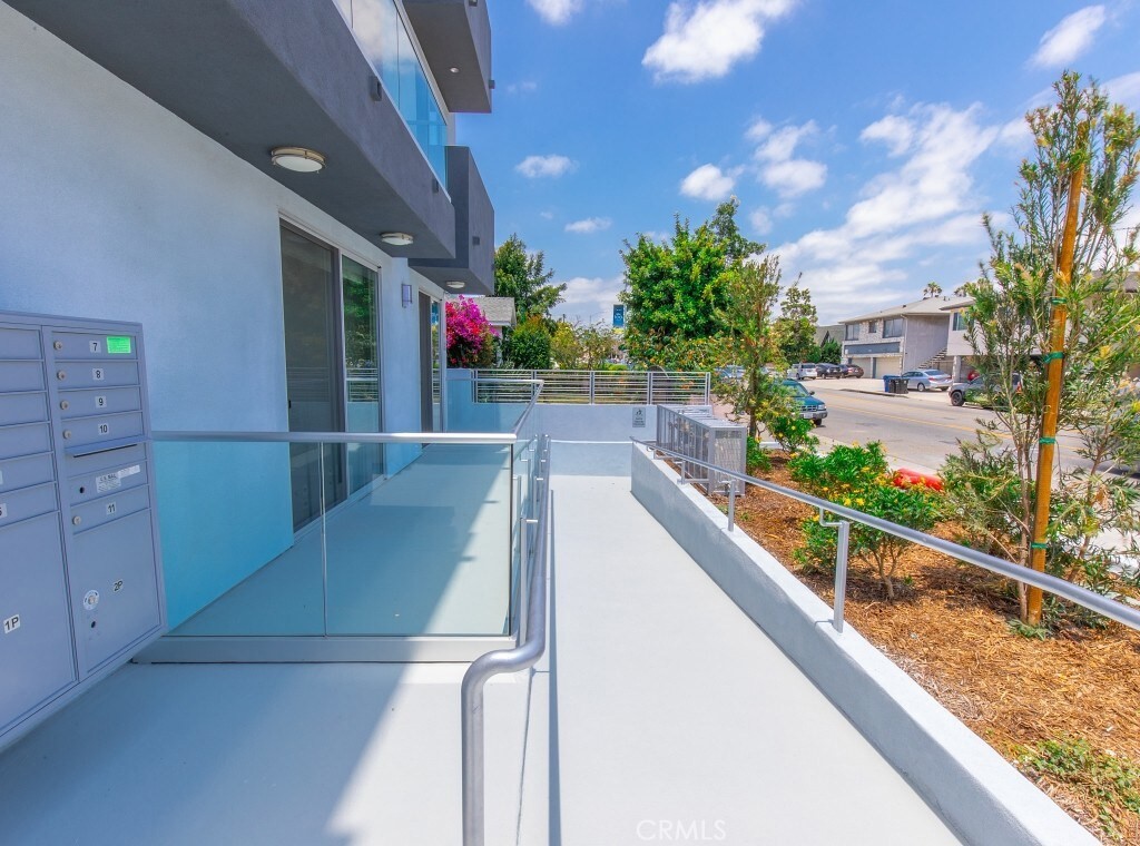 1545 S Fairfax