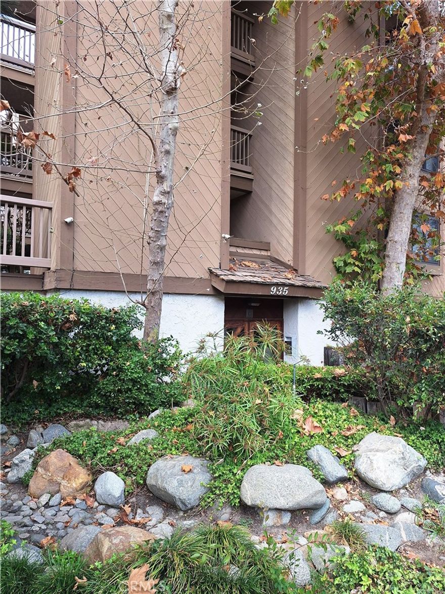 This unit FEATURES!!! more floorplan amenities and comforts than any other condo complex in El Segundo!!!...1329 square feet of living comfort!!!, dramatic cathedral ceilings in both bedrooms, the living room, entrance area, and family room... guest coat closet in FORMAL...entrance area, the only kitchen design with a WRAP-AROUND granite counters and BREAKFAST BAR and GARDEN WINDOW... plus adjoining family room, very ample dedicated dining area adjoining the living room, wet bar, side by side laundry machine hook-ups (dedicated area) and (TWO LINEN CABINETS!!!...(SITTING/BENCH WINDOW SILLS)... in both the master bedroom and the second bedroom, FULLY TILED master bathroom tub, THE BIGGEST!!! MASTER BEDROOM!!!, granite counters in each of the bathrooms (double sink master bath), and second bedroom hallway bath,  walk-in closet in the MASTER... fully tiled floors thru-out the unit,(GAS BURNING FIREPLACE) in the CATHEDRAL CEILING LIVINGROOM... adjoining comfortable outside patio for relaxing or grilling that looks down to INCREDIBLE JUMBO TROPICAL FERN LANDSCAPE!!!. Also, built in forced air heating and air conditioning for your comfort. Windows thru-out have large designer grade PLANTATION SHUTTERS... YOU MUST SEE TO APPRECIATE THIS UNIT!!!  P.S...Most of the furniture and furnishings CAN be included in this sale except for some personal items!!! items!!! (ENJOY GRANITE BREAKFAST BAR FOR WATCHING SPORTS...THE NEWS...ETC, ETC, ETC!!!)