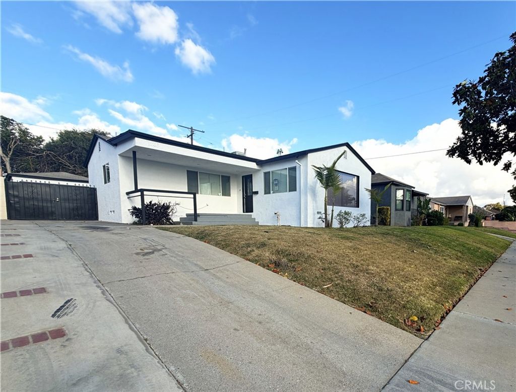 Photo of 11148 S Wilton Place, Los Angeles, CA 90047 (MLS # CV26112915)
