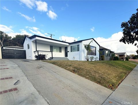 Photo of 11148 S Wilton Place, Los Angeles, CA 90047 (MLS # CV26112915)
