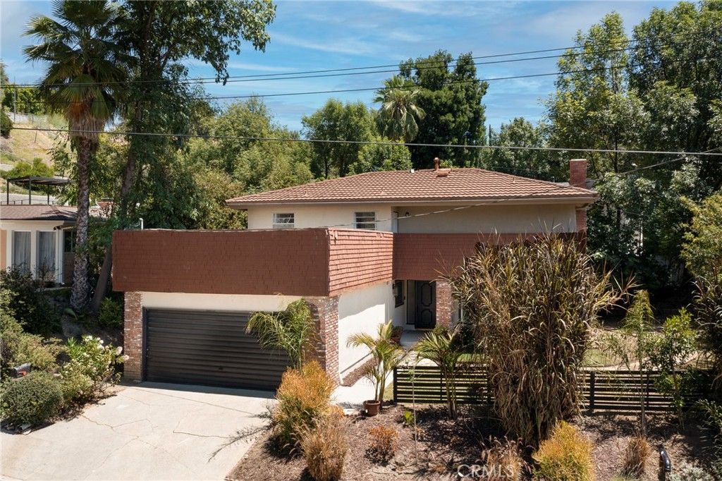 Photo of 22666 Cavalier Street, Woodland Hills, CA 91364 (MLS # BB25274917)