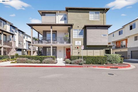 Photo of 234 234 Bolt Ct Ct, Hayward, CA 94544 (MLS # 41126098)