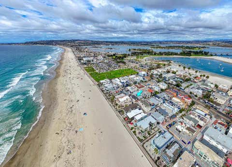 Photo of 716 Dover Ct, San Diego, CA 92109 (MLS # 260015199SD)