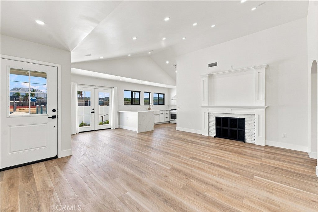 11100 Greenlawn