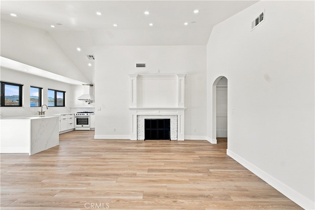 11100 Greenlawn