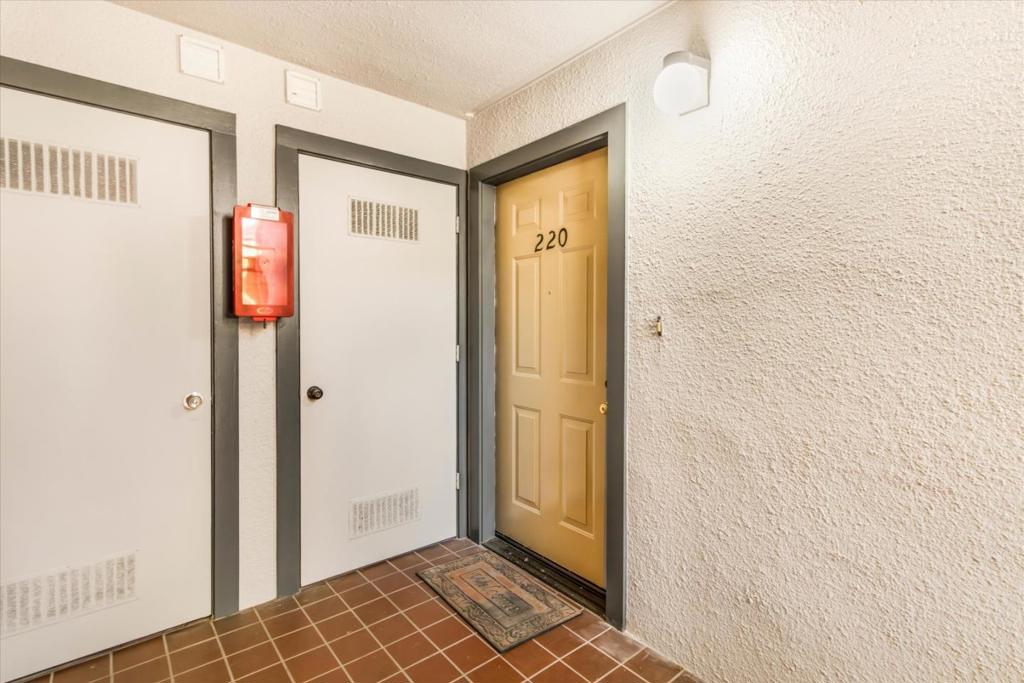 1009 San Antonio Circle 220
