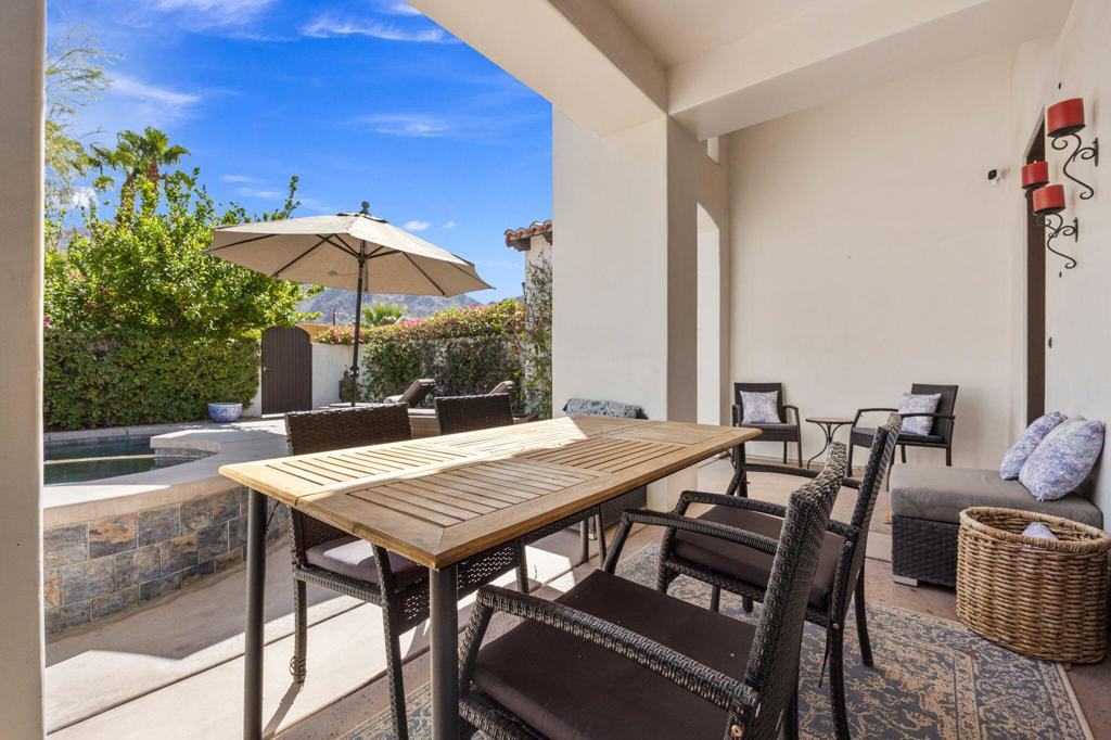 53385 Avenida Mendoza