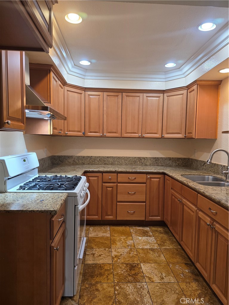 This is a spacious unit located in ground floor. Recessed lighting and crown moldings enhance the warm and inviting atmosphere throughout the main living spaces. U-shaped kitchen cabinet provide ample storage. Wood-look plank flooring throughout, travertine tiles in bathrooms and kitchen floor, granite kitchen countertop, marble vanities and central air. Master bedroom has direct access to private backyard. Costco, Walmart, Target, Asian markets, Banks, gyms, restaurants and entrance to FWY, all are in either walking distance or one mile radius. Storage shed in the backyard. Prefer 700+ credit score all applicants.