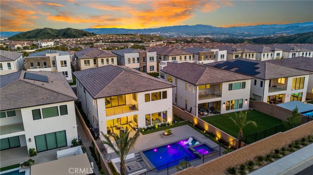 listing image 130726780189664315090
