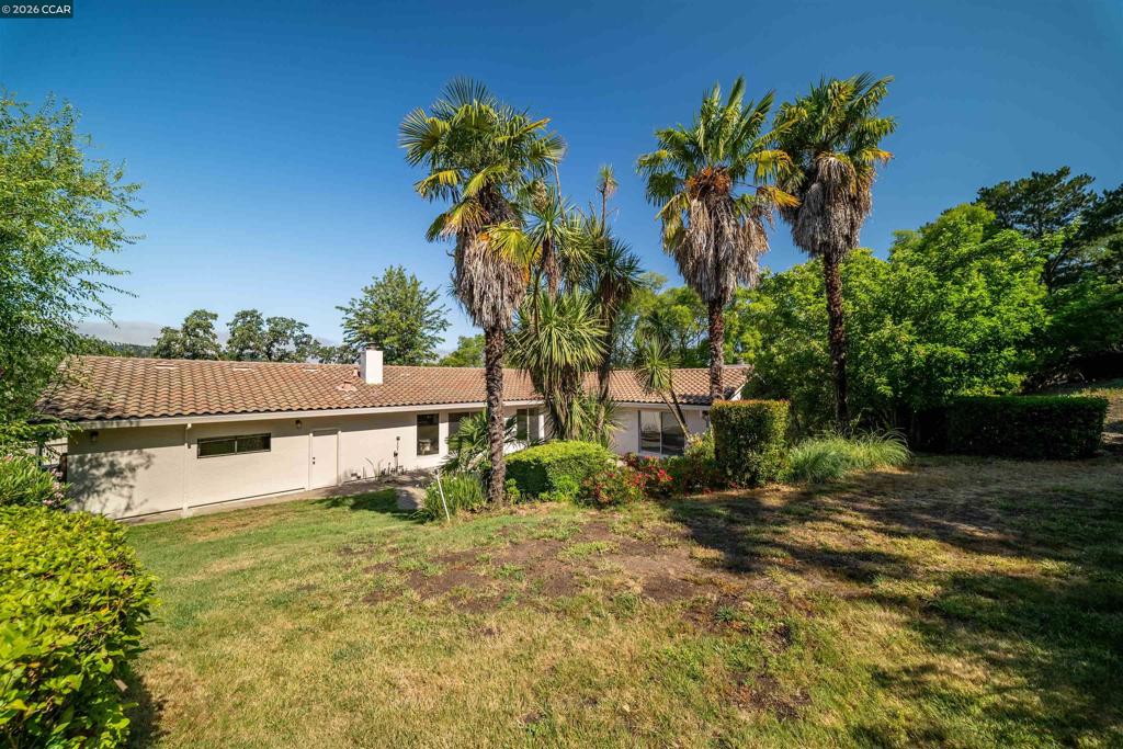 1290 Laverock Ln