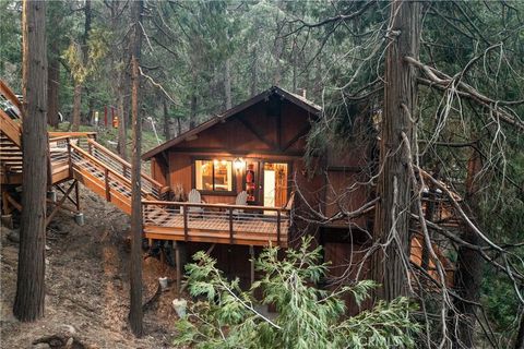 Photo of 24166 Cresta Dr, Crestline, CA 92325 (MLS # IG26052435)