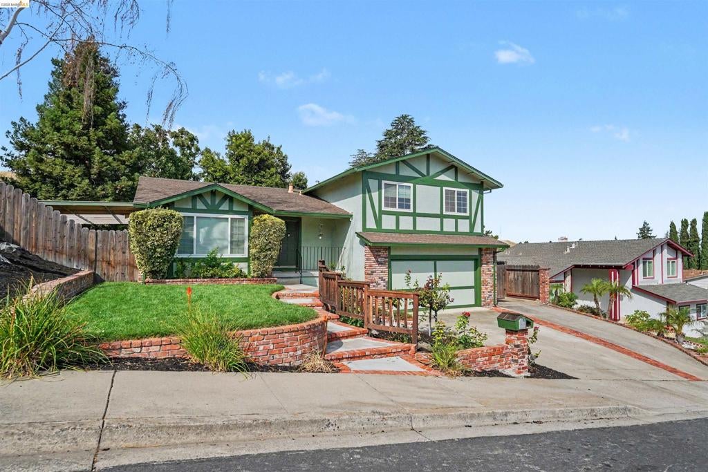 2326 Peachtree Cir