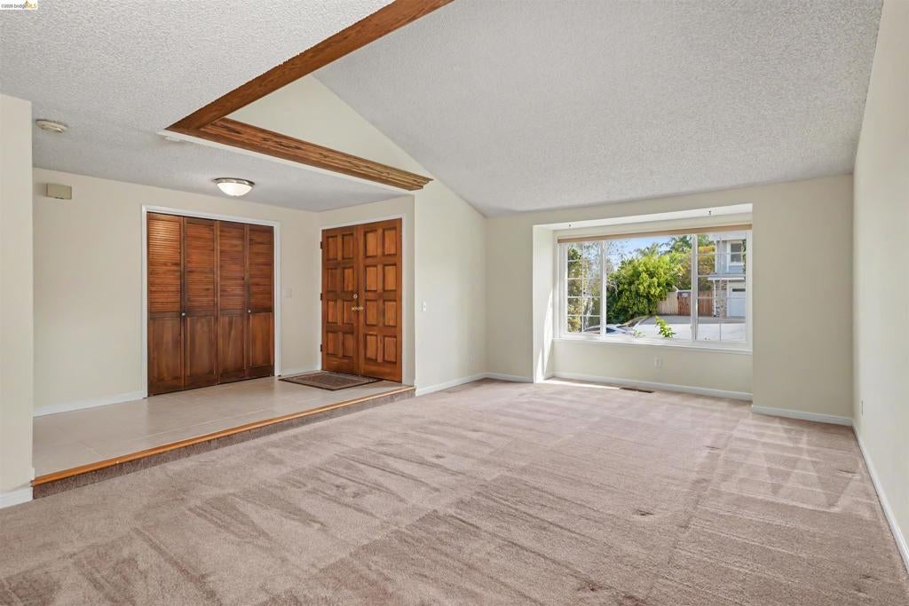 2326 Peachtree Cir