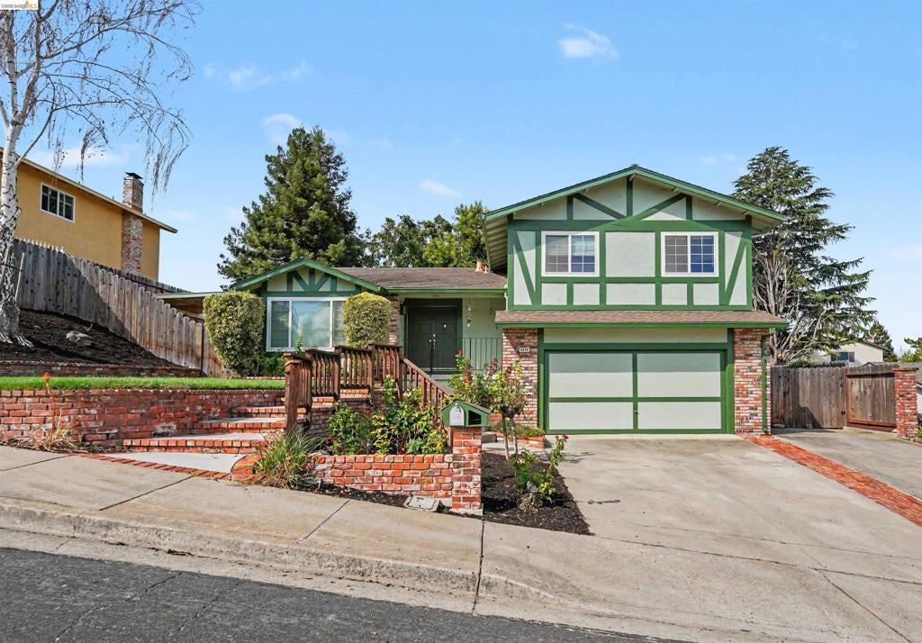 2326 Peachtree Cir