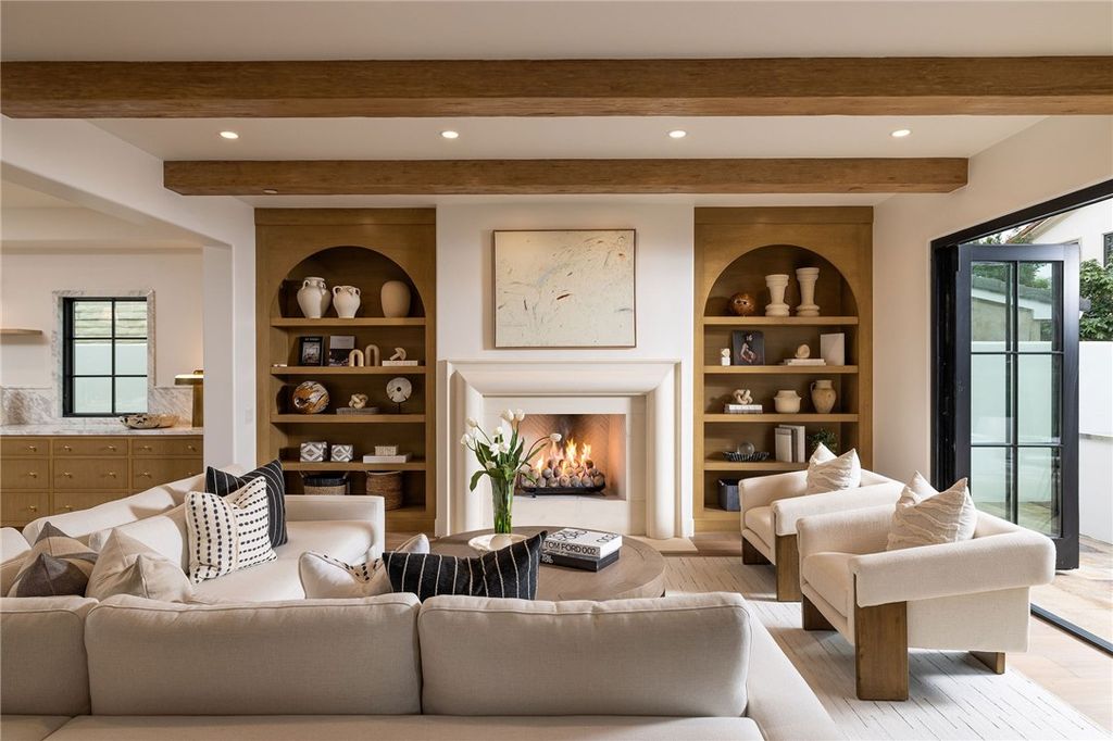 Photo of 208 Via Palermo, Newport Beach, CA 92663 (MLS # OC25280082)