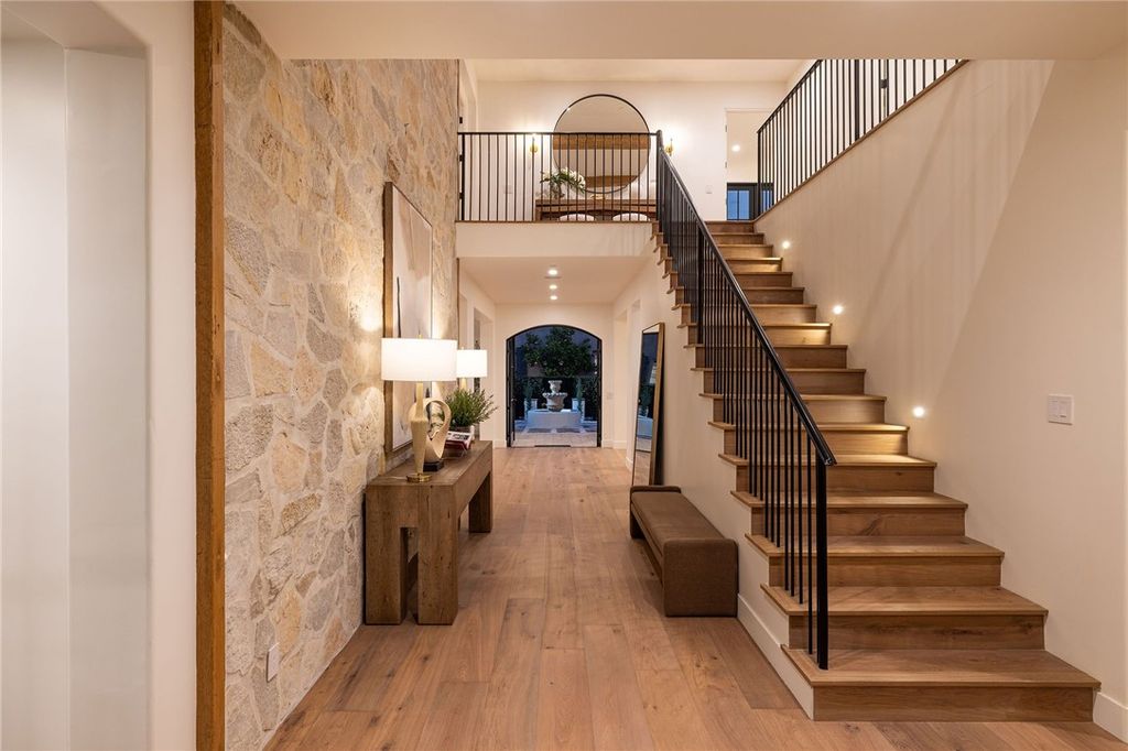 Photo of 208 Via Palermo, Newport Beach, CA 92663 (MLS # OC25280082)