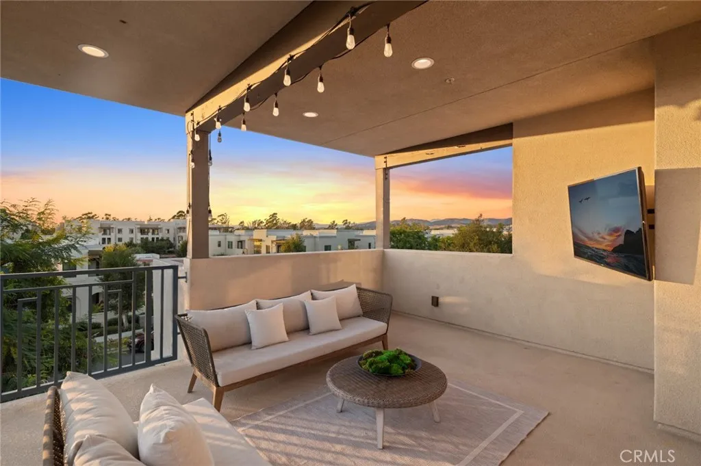 Irvine, California 92618, United States, 4 Bedrooms Bedrooms, ,3 BathroomsBathrooms,Residential,Active,202399