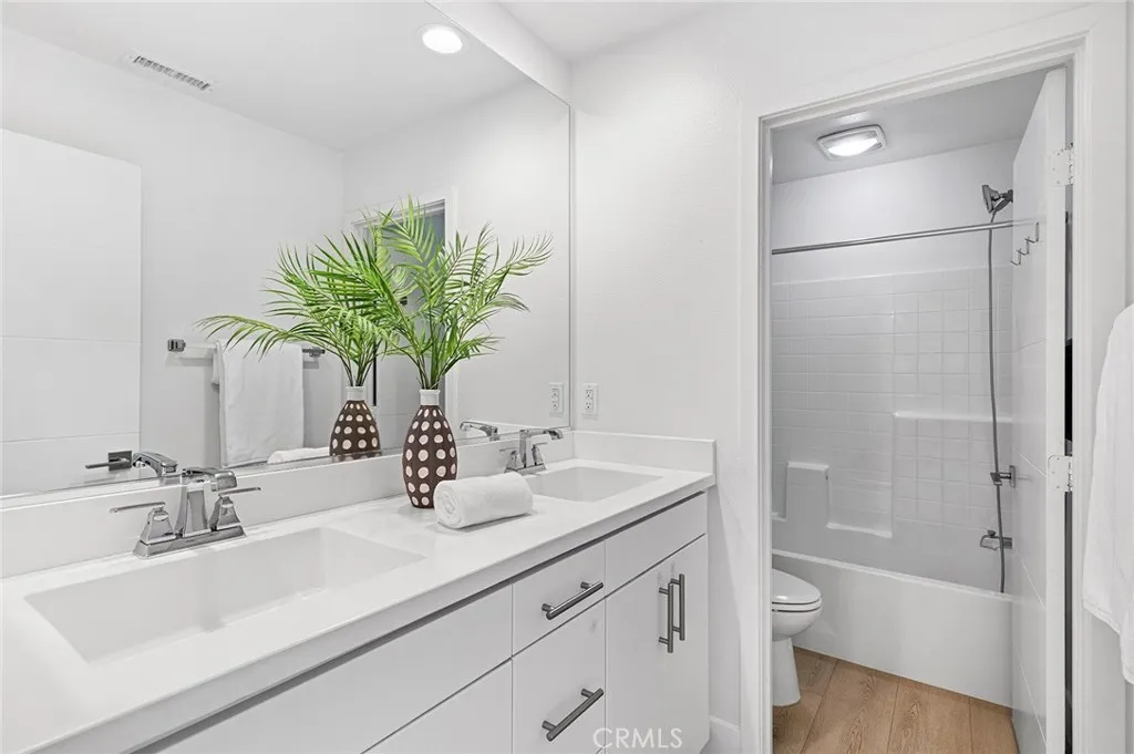 Irvine, California 92618, United States, 4 Bedrooms Bedrooms, ,3 BathroomsBathrooms,Residential,Active,202399