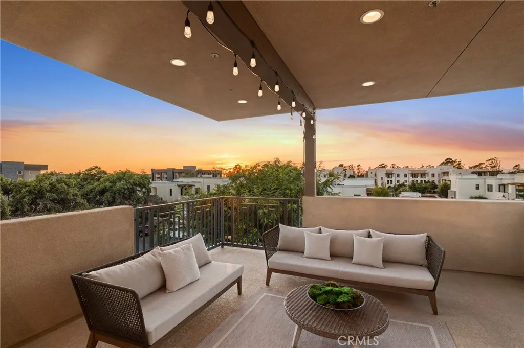 Irvine, California 92618, United States, 4 Bedrooms Bedrooms, ,3 BathroomsBathrooms,Residential,Active,202399