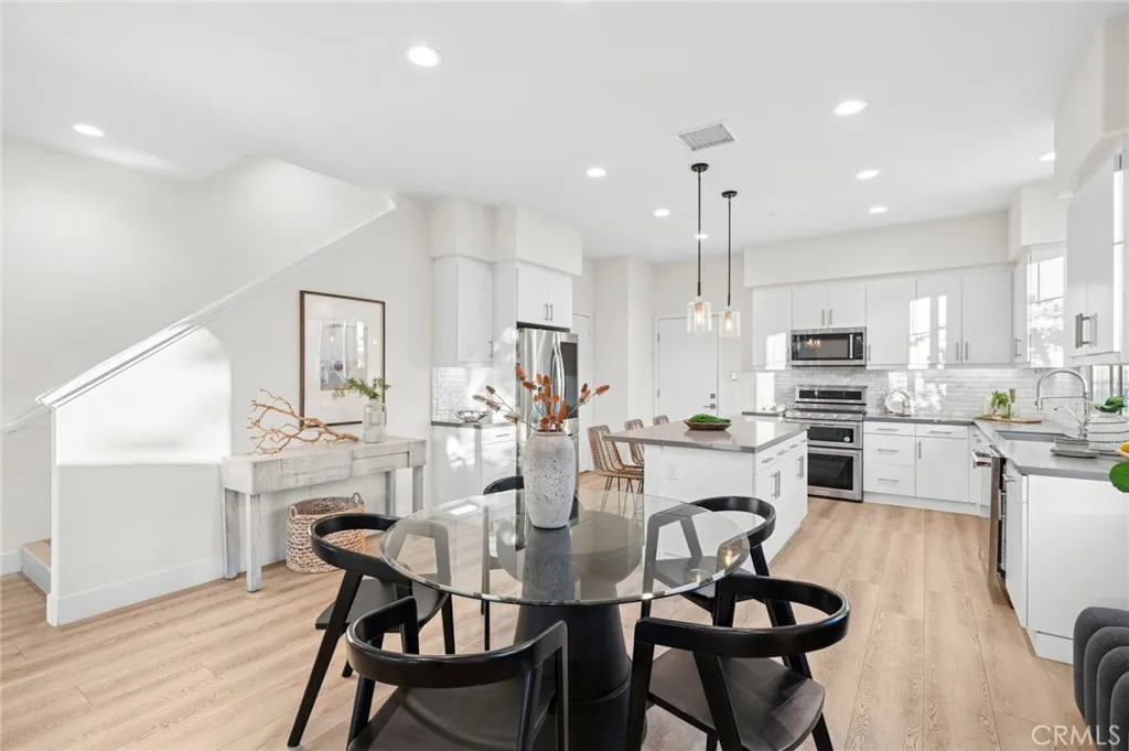 Irvine, California 92618, United States, 4 Bedrooms Bedrooms, ,3 BathroomsBathrooms,Residential,Active,202399