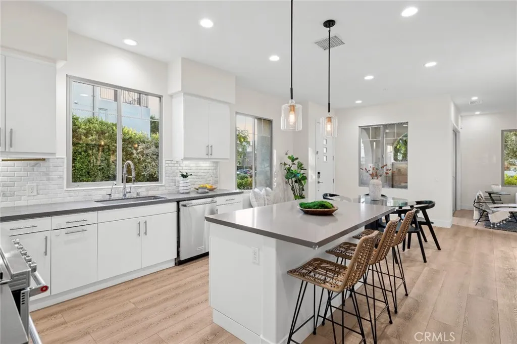 Irvine, California 92618, United States, 4 Bedrooms Bedrooms, ,3 BathroomsBathrooms,Residential,Active,202399