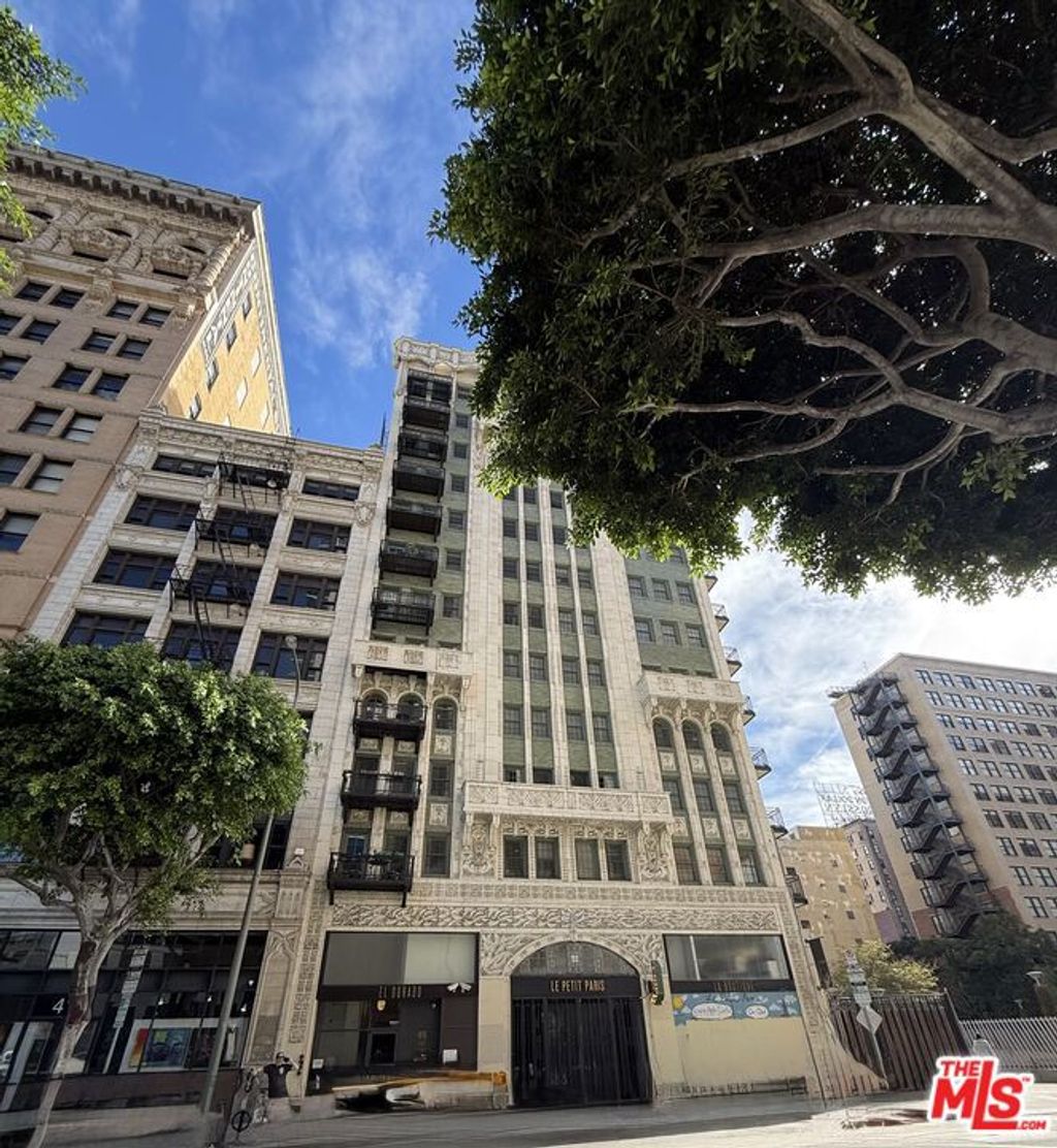 Photo of 416 S Spring Street #905, Los Angeles, CA 90013 (MLS # 26638345)