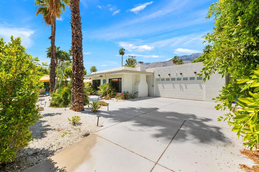 1127 N Calle Marcus