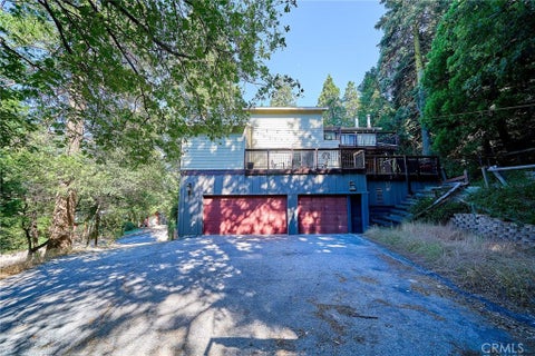 Photo of 23891 Lakeview DR, Crestline, CA 92325 (MLS # TR26137510)