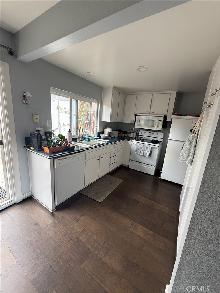 4042 Larwin