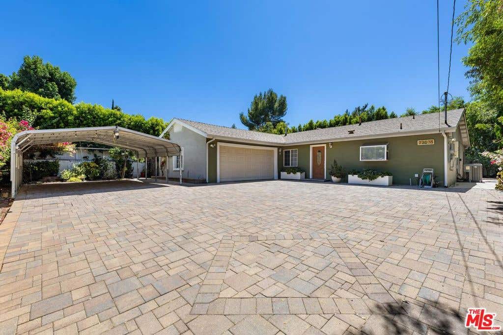 Photo of 20628 Clark Street, Los Angeles, CA 91367 (MLS # 26875431)