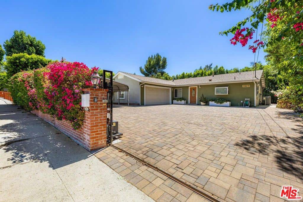 Photo of 20628 Clark Street, Los Angeles, CA 91367 (MLS # 26875431)