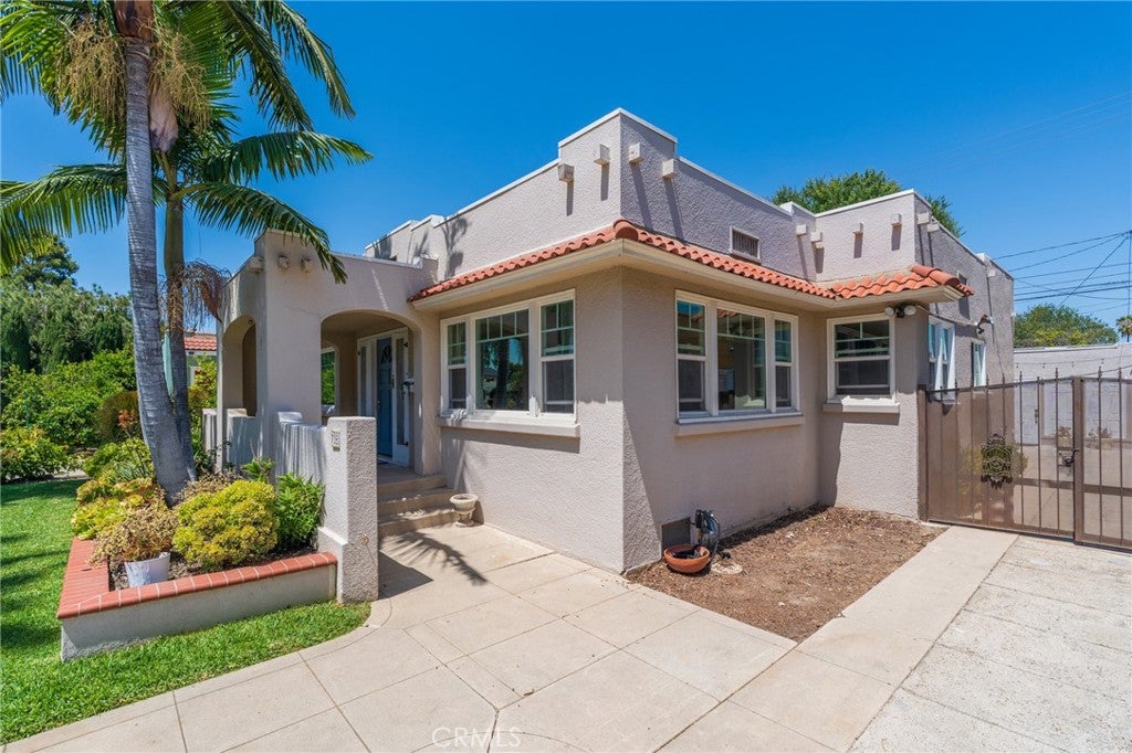 738 N Lemon