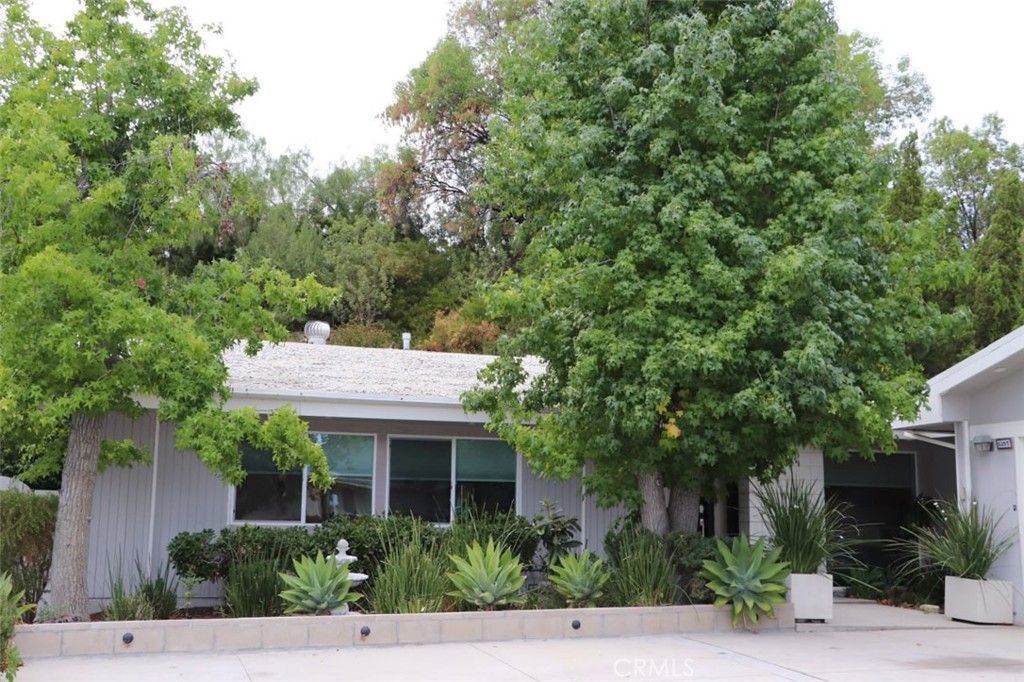 Photo of 5357 Ellenvale Avenue, Woodland Hills, CA 91367 (MLS # SR25187454)