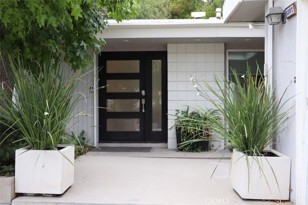 Photo of 5357 Ellenvale Avenue, Woodland Hills, CA 91367 (MLS # SR25187454)