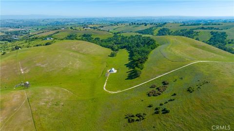 Photo of 2750 Raptor Ridge Trail, Templeton, CA 93465 (MLS # NS26096343)