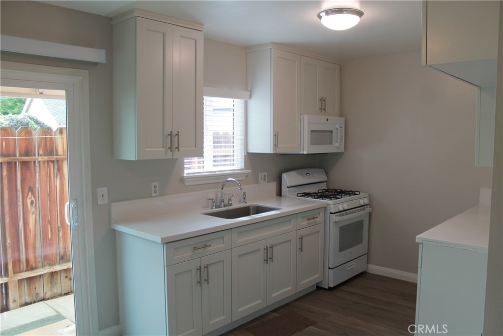 Properties 4 925 N Cordova Street A