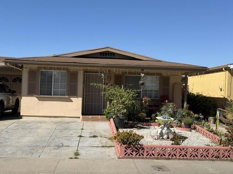 Photo of 559 Bridge Street, Watsonville, CA 95076 (MLS # ML82065075)