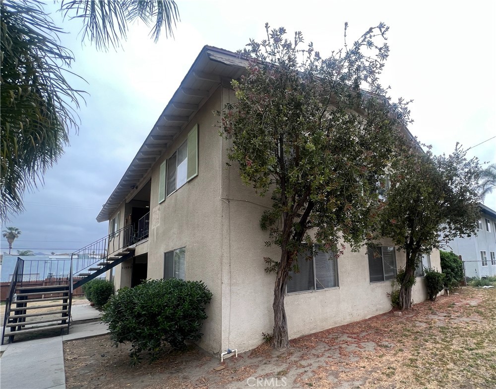 QUAINT SECOND STORY 2 BEDROOM 1 BATH APARTMENT LOCATED NEAR SHOPPING AND RESTAURANTS. BRIGHT FAMILY ROOM, KITCHEN WITH EAT IN DINNING. COMMUNITY INDOOR LAUNDRY FACILITY ON SITE AND DETACHED 1 CAR GARAGE.