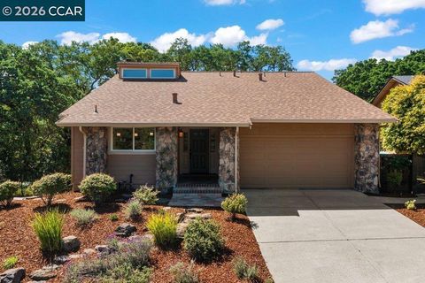 Photo of 131 Saint Germain Ln Ln, Pleasant Hill, CA 94523 (MLS # 41129564)