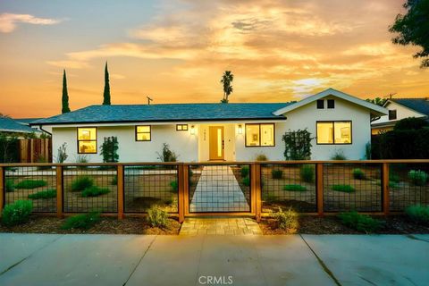 Photo of 7932 Woodlake, West Hills, CA 91304 (MLS # SR25261962)