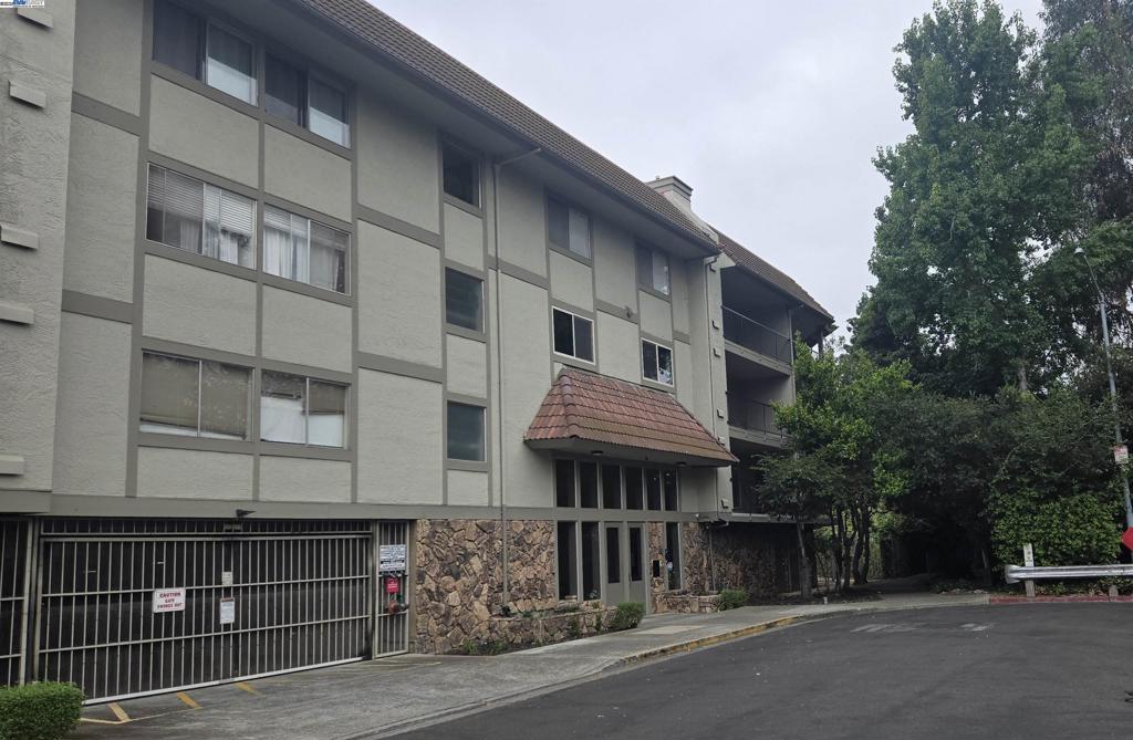 Great opportunity to get this 2 bedroom 2 bath unit priced to sell. It will need cosmetic work but is well set up with 2 Bedrooms, 2 baths, Security Parking and entry. Located in downtown San Lerandro this is walking distance to shops, dining, BART and freeway access. Priced to sell so get your offers.