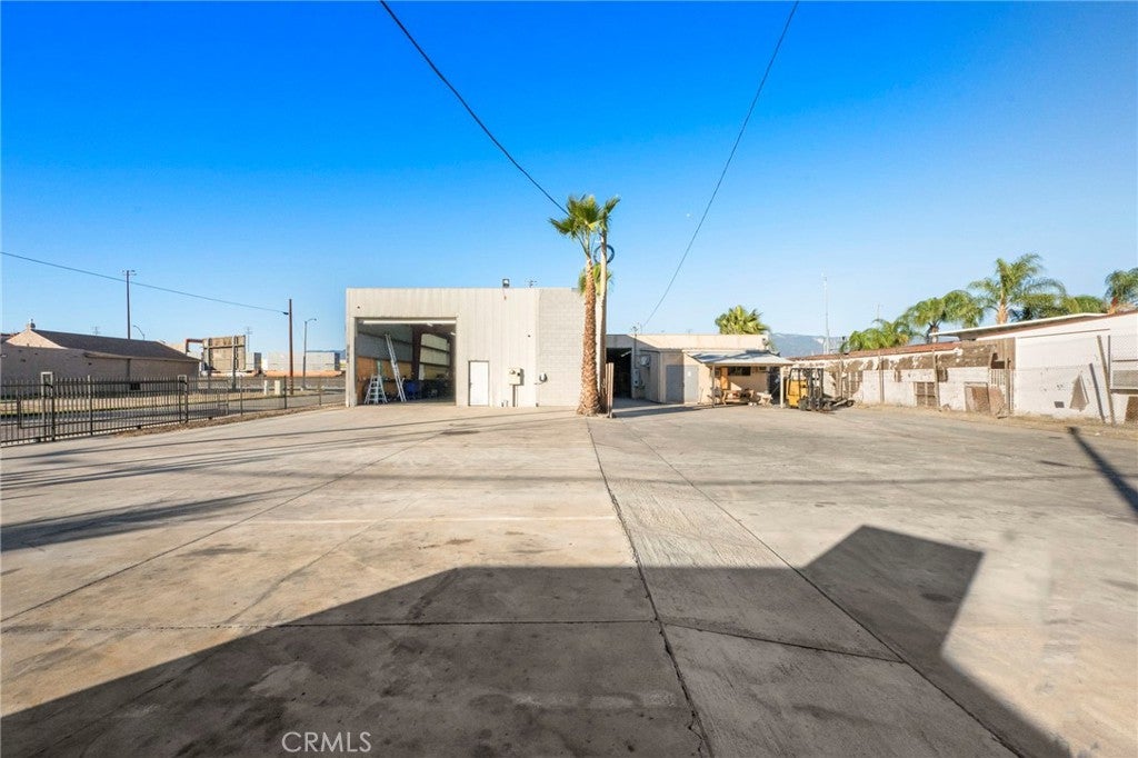 1033 W 3rd Street