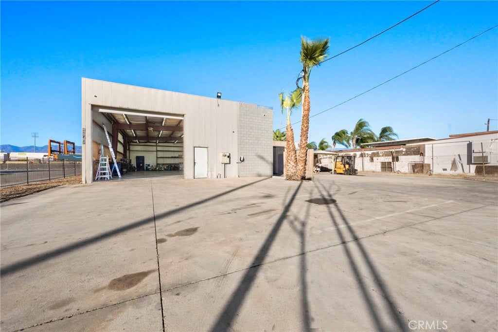 1033 W 3rd Street