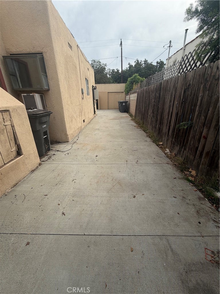 1217 S Van Ness