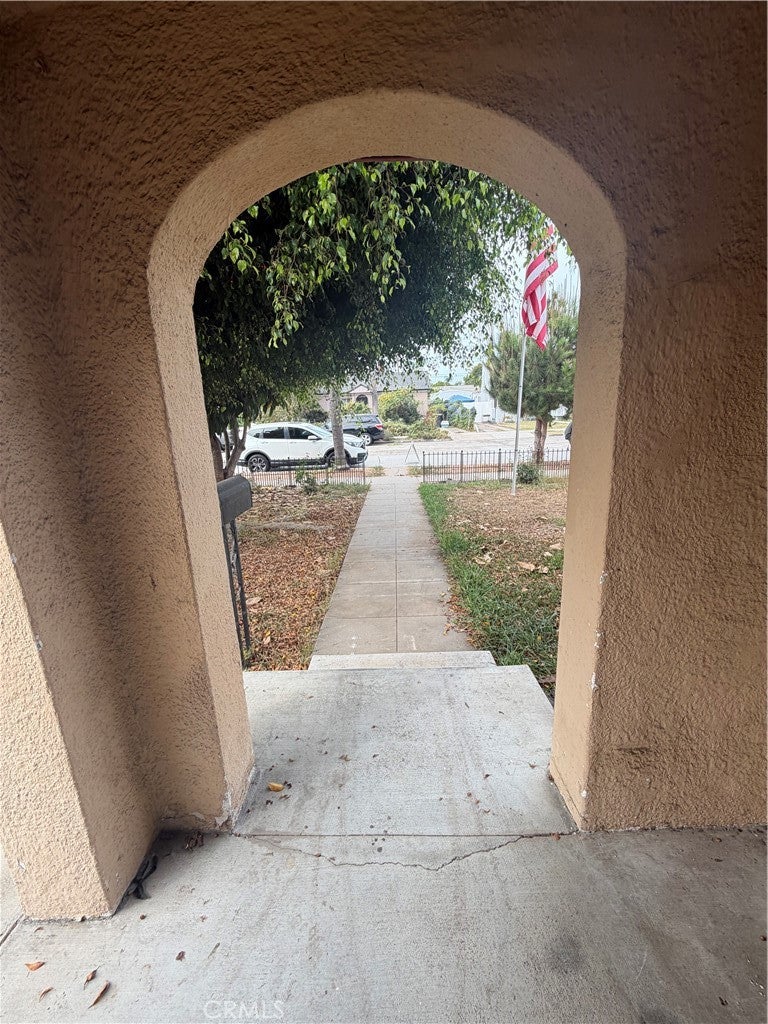 1217 S Van Ness