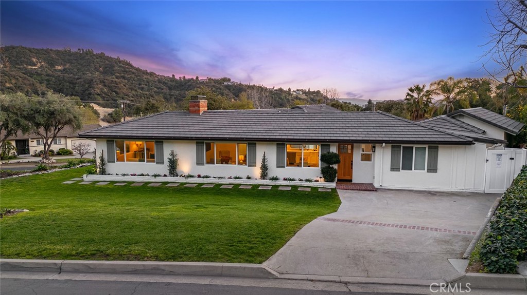 1985 Highland Oaks Drive