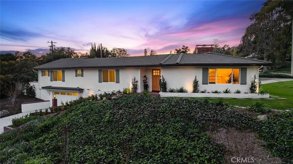 1985 Highland Oaks Drive