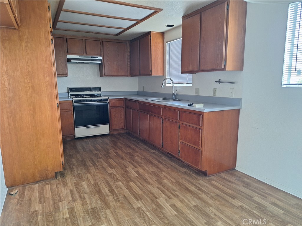 1856 W Gardena Boulevard 3