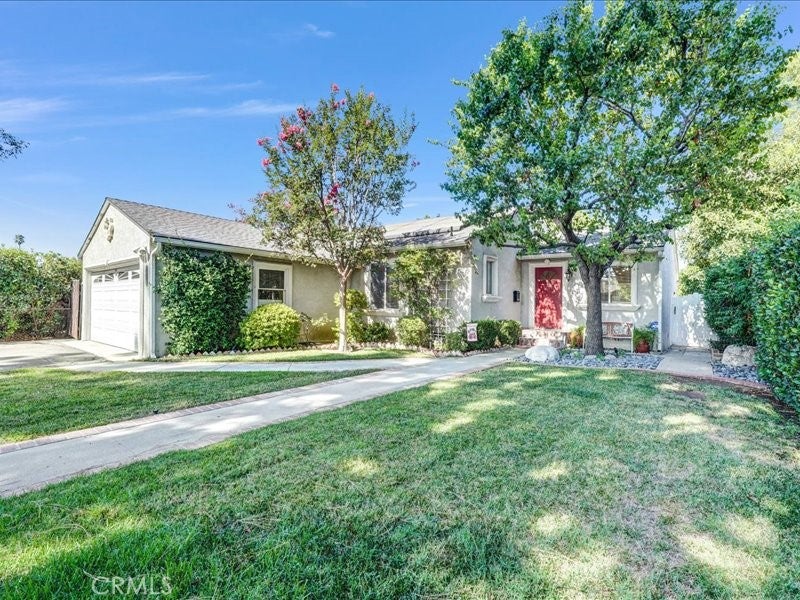 6923 Comanche Avenue